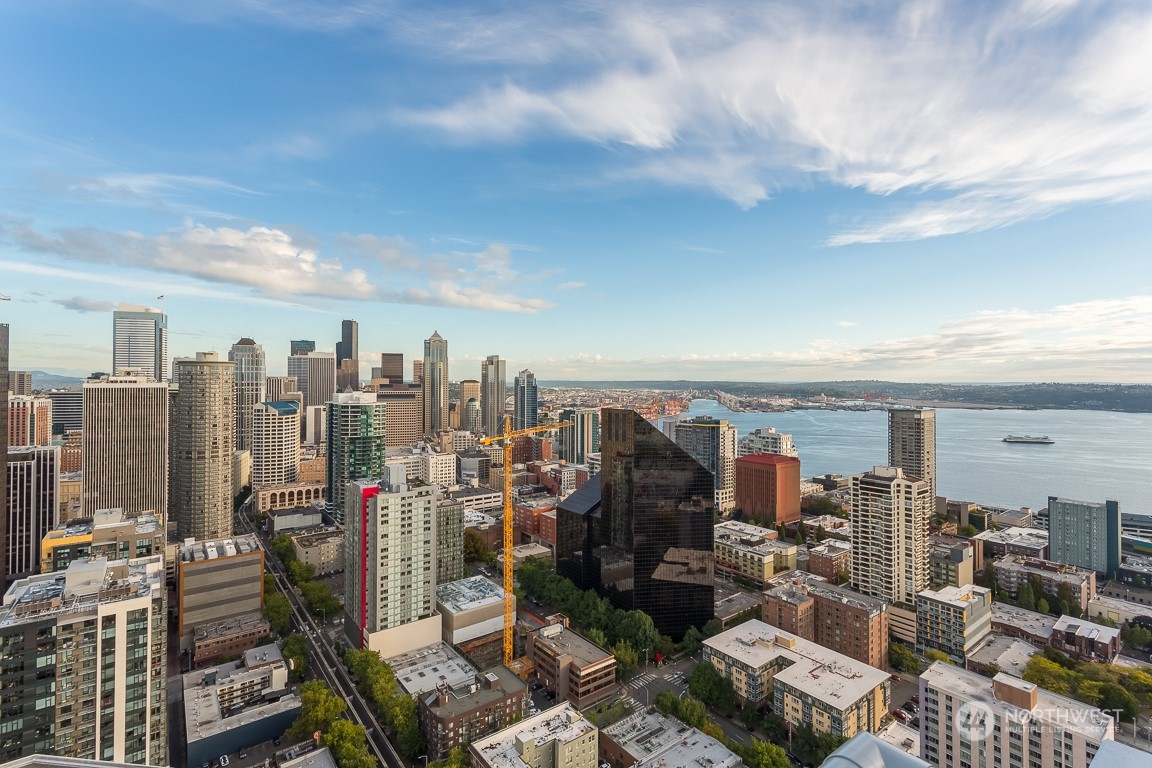 588 Bell Street Unit: 2805S