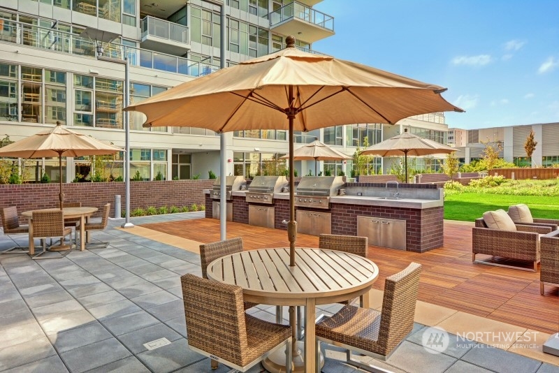 588 Bell Street Unit: 2805S