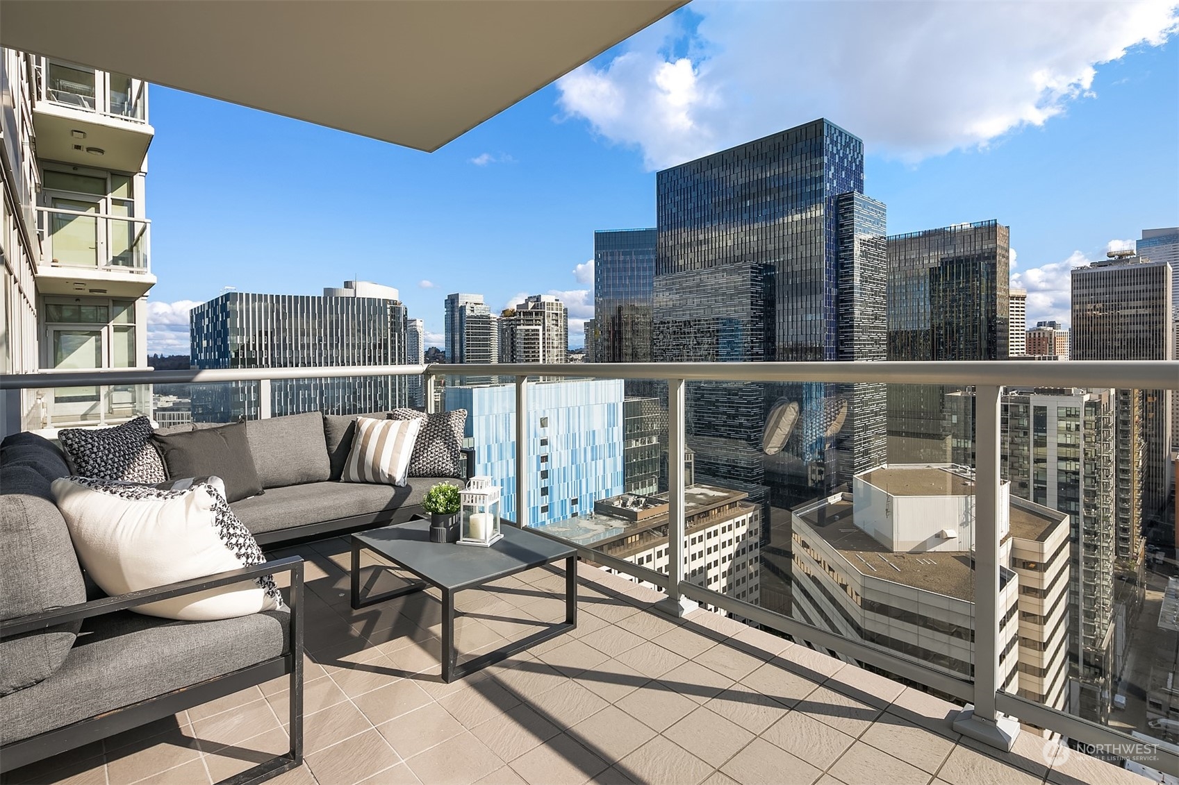 588 Bell Street Unit: 2805S