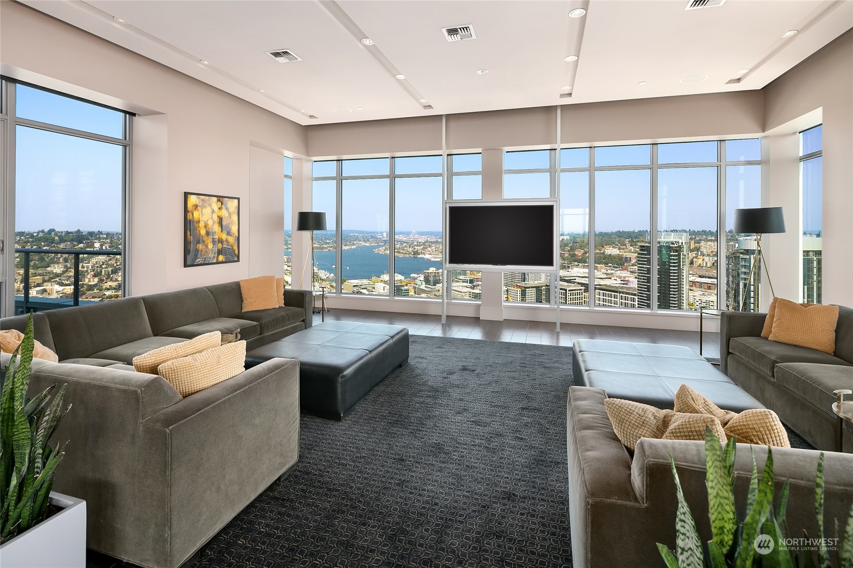 588 Bell Street Unit: 2805S