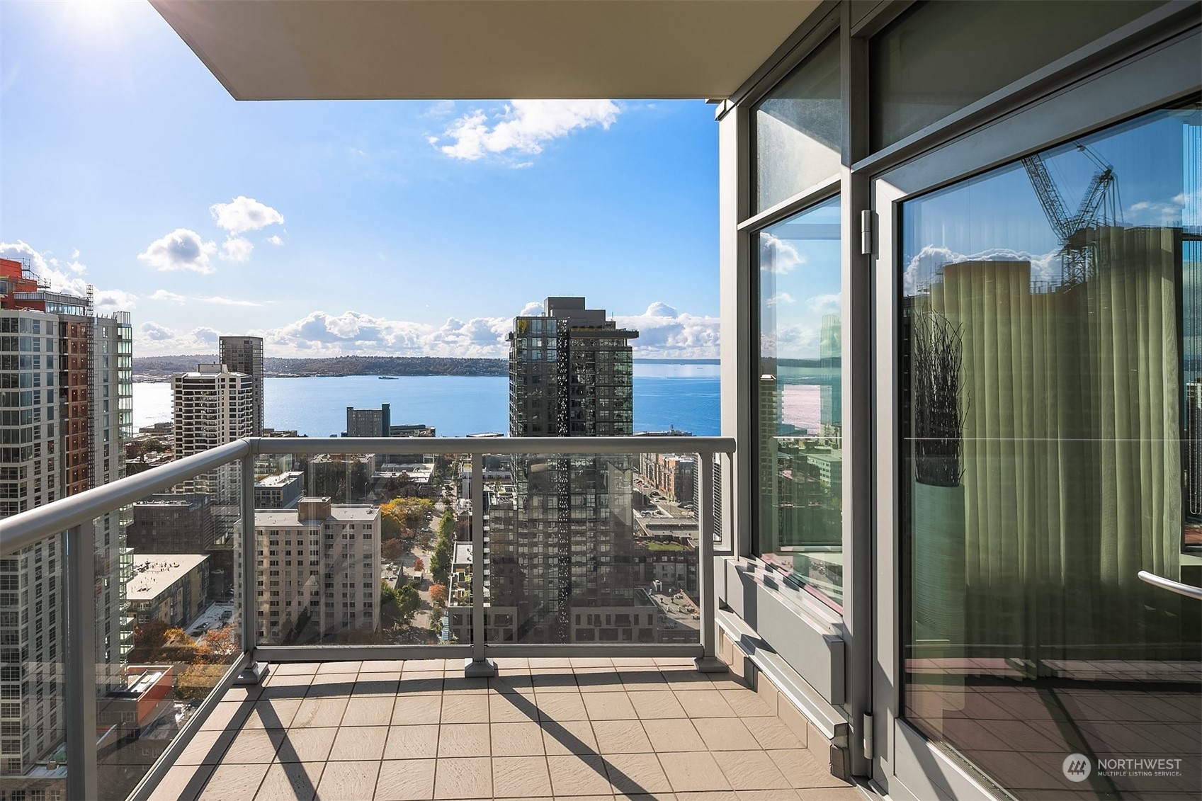 588 Bell Street Unit: 2805S