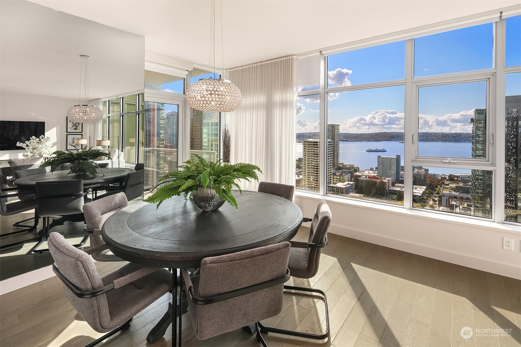 588 Bell Street Unit: 2805S