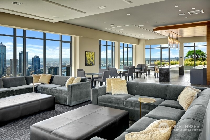 588 Bell Street Unit: 2805S