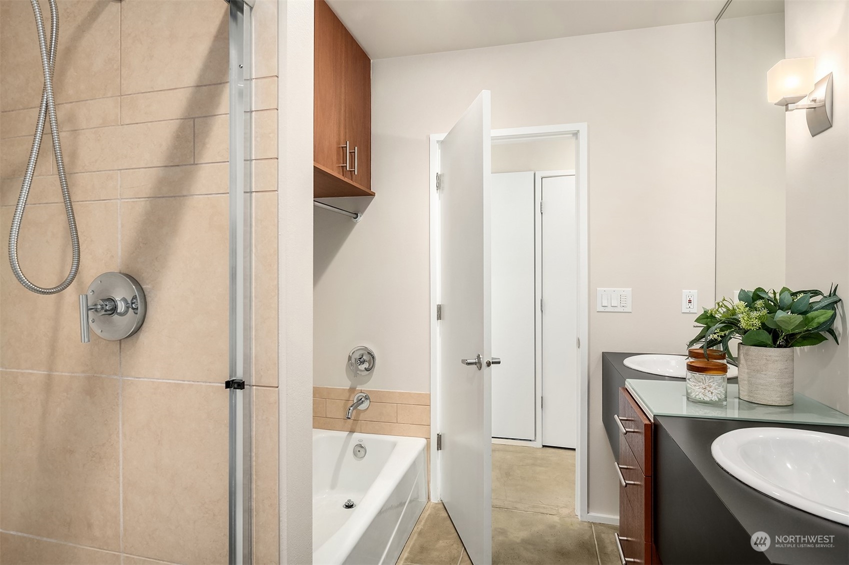 1106 E Howell St Unit: A