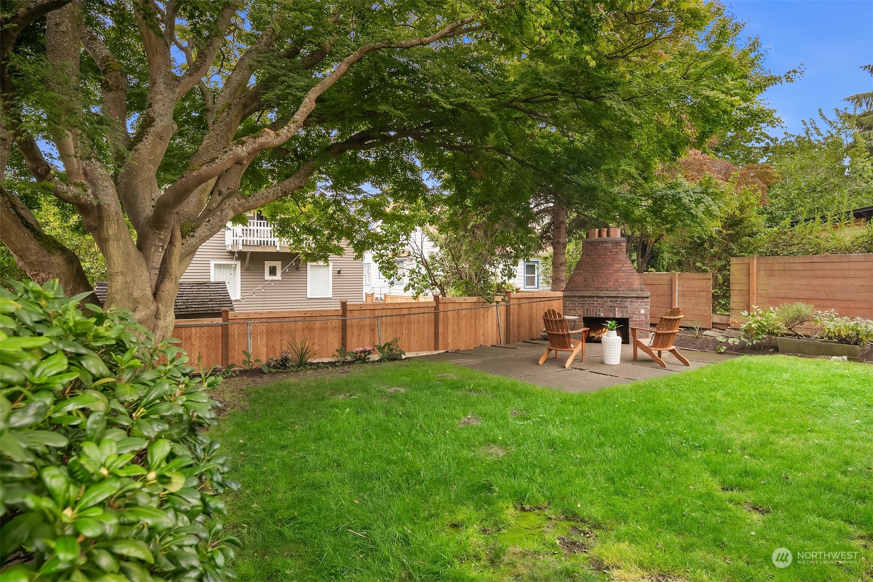 2637 W Newton Street