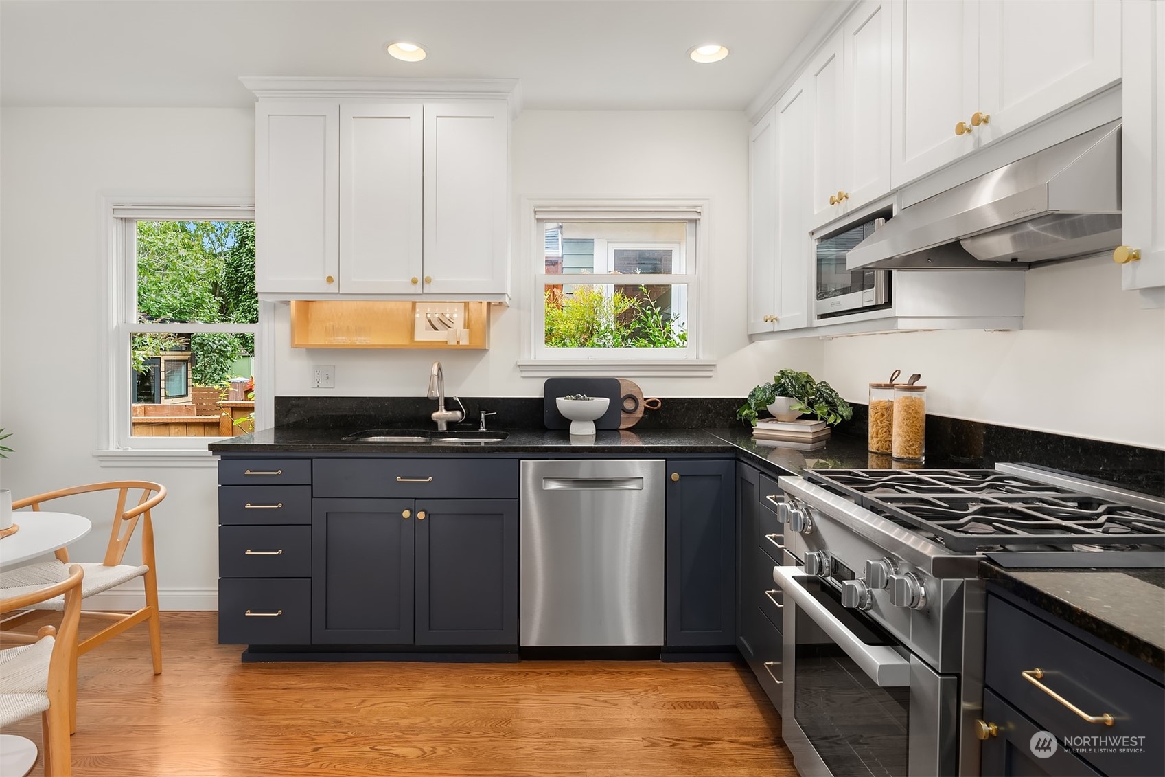 2637 W Newton Street