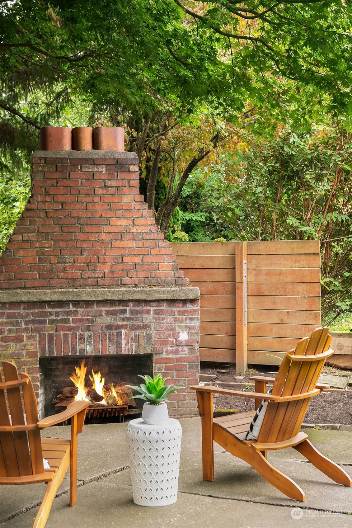 2637 W Newton Street