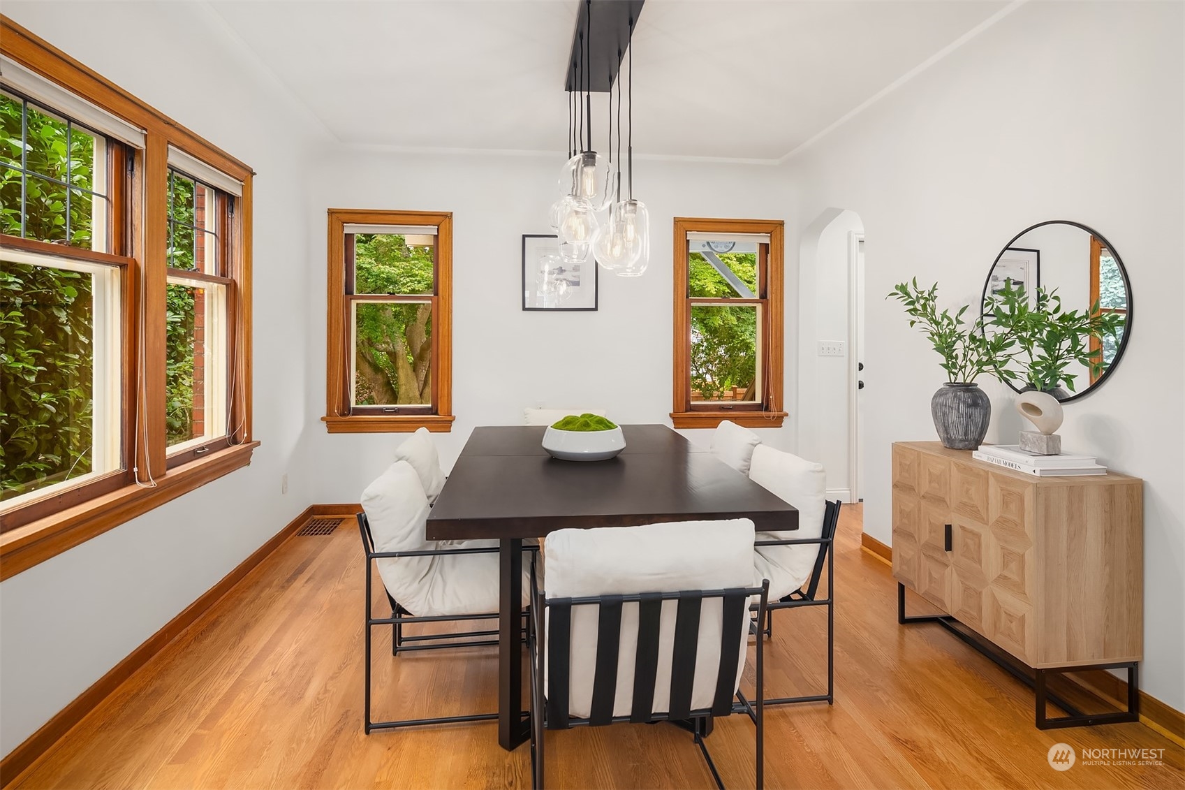 2637 W Newton Street