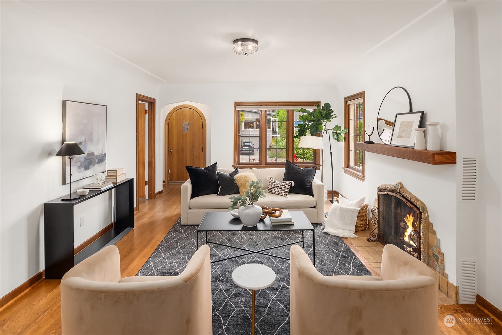 2637 W Newton Street