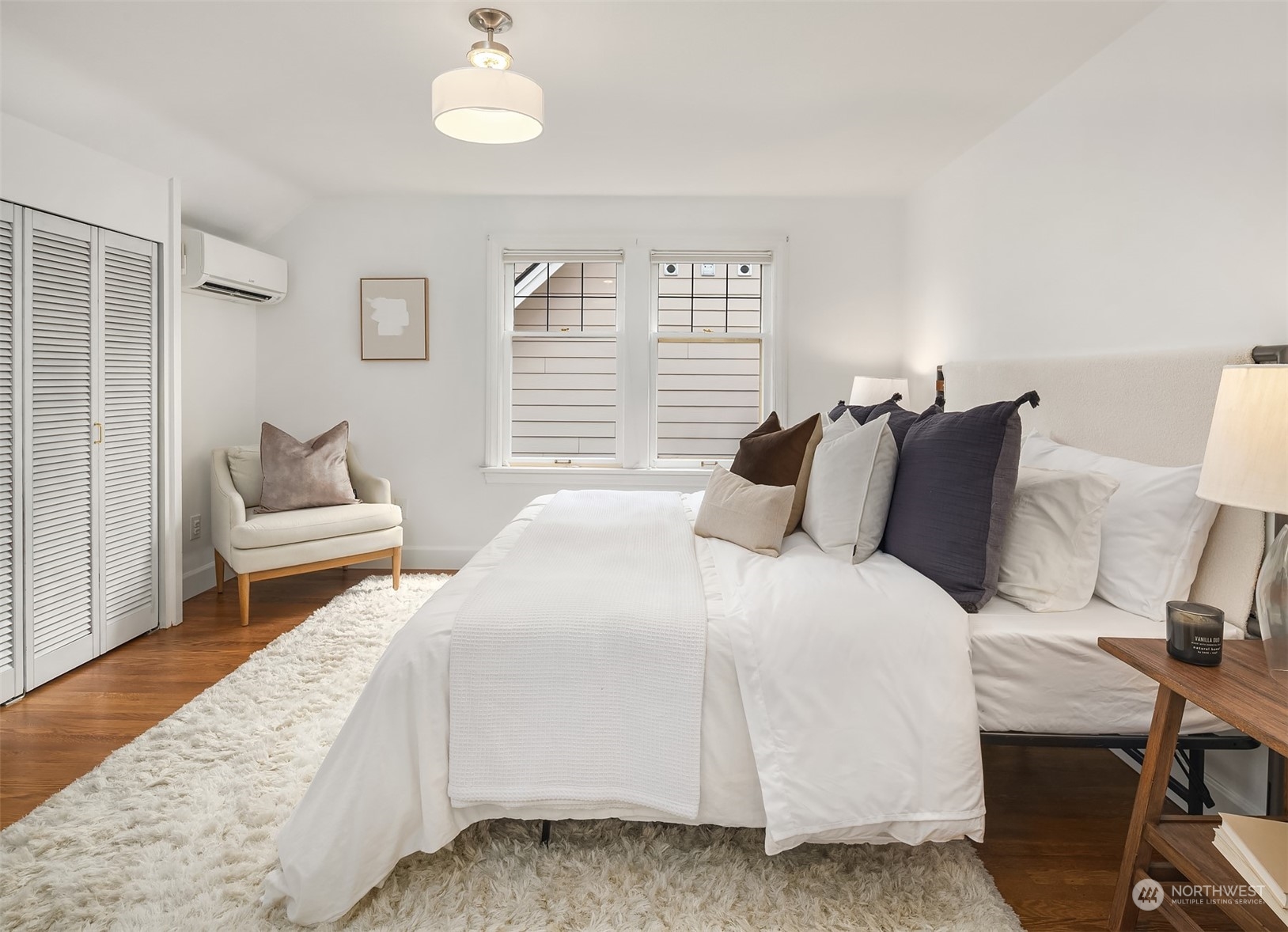 2637 W Newton Street