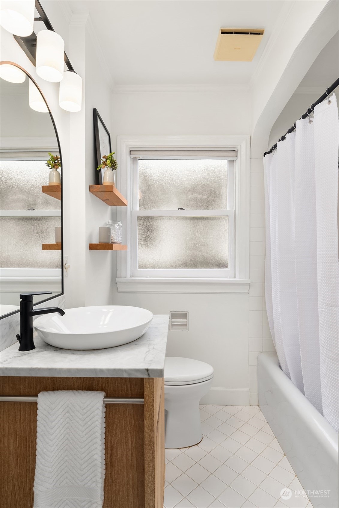 2637 W Newton Street