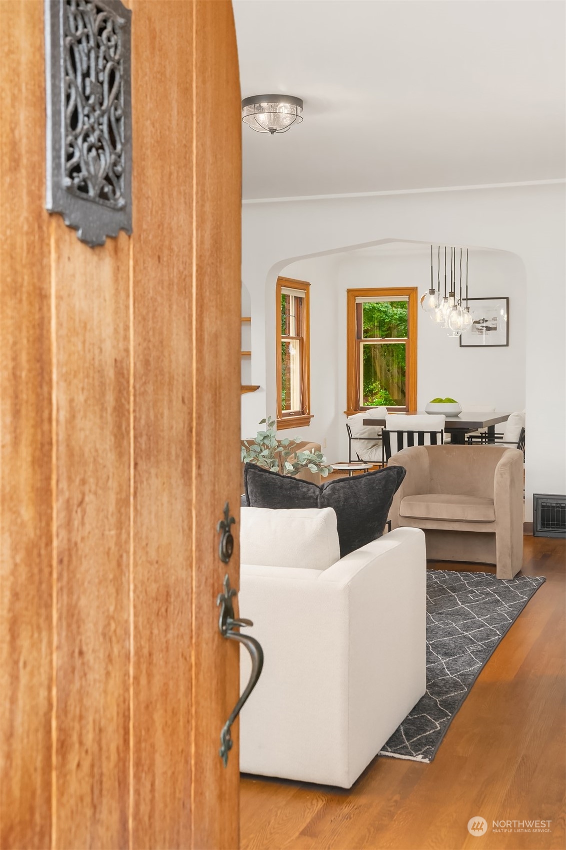 2637 W Newton Street