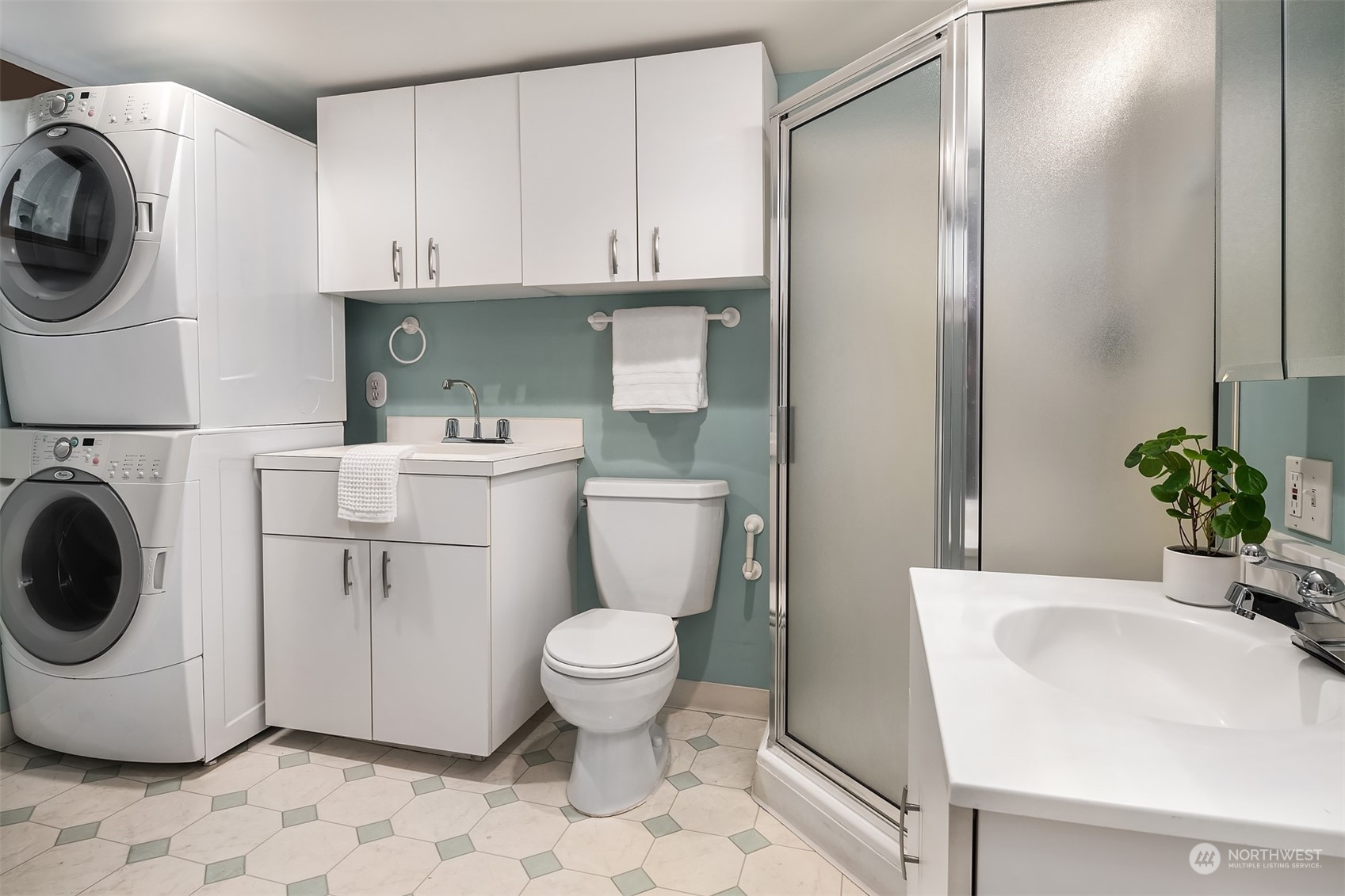 2637 W Newton Street