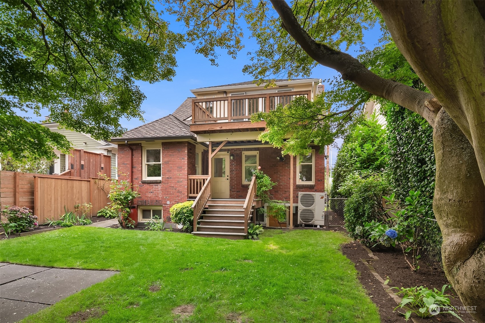 2637 W Newton Street