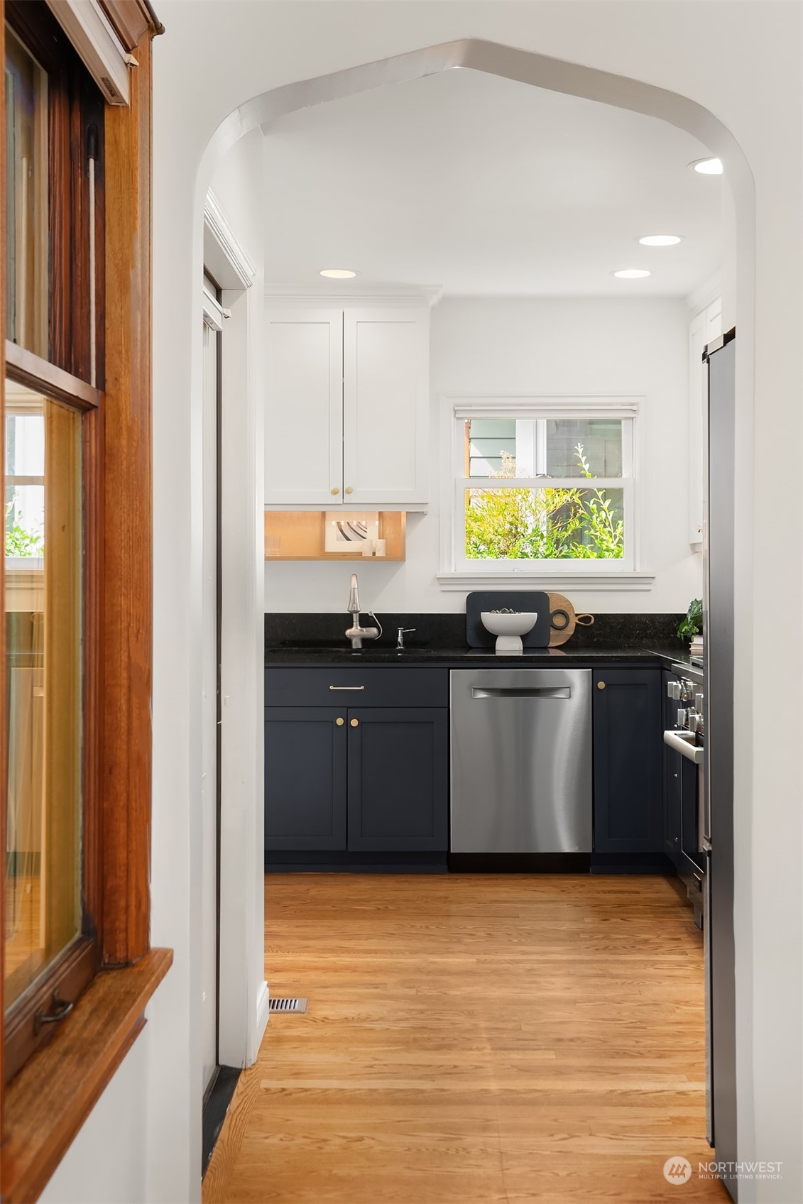 2637 W Newton Street