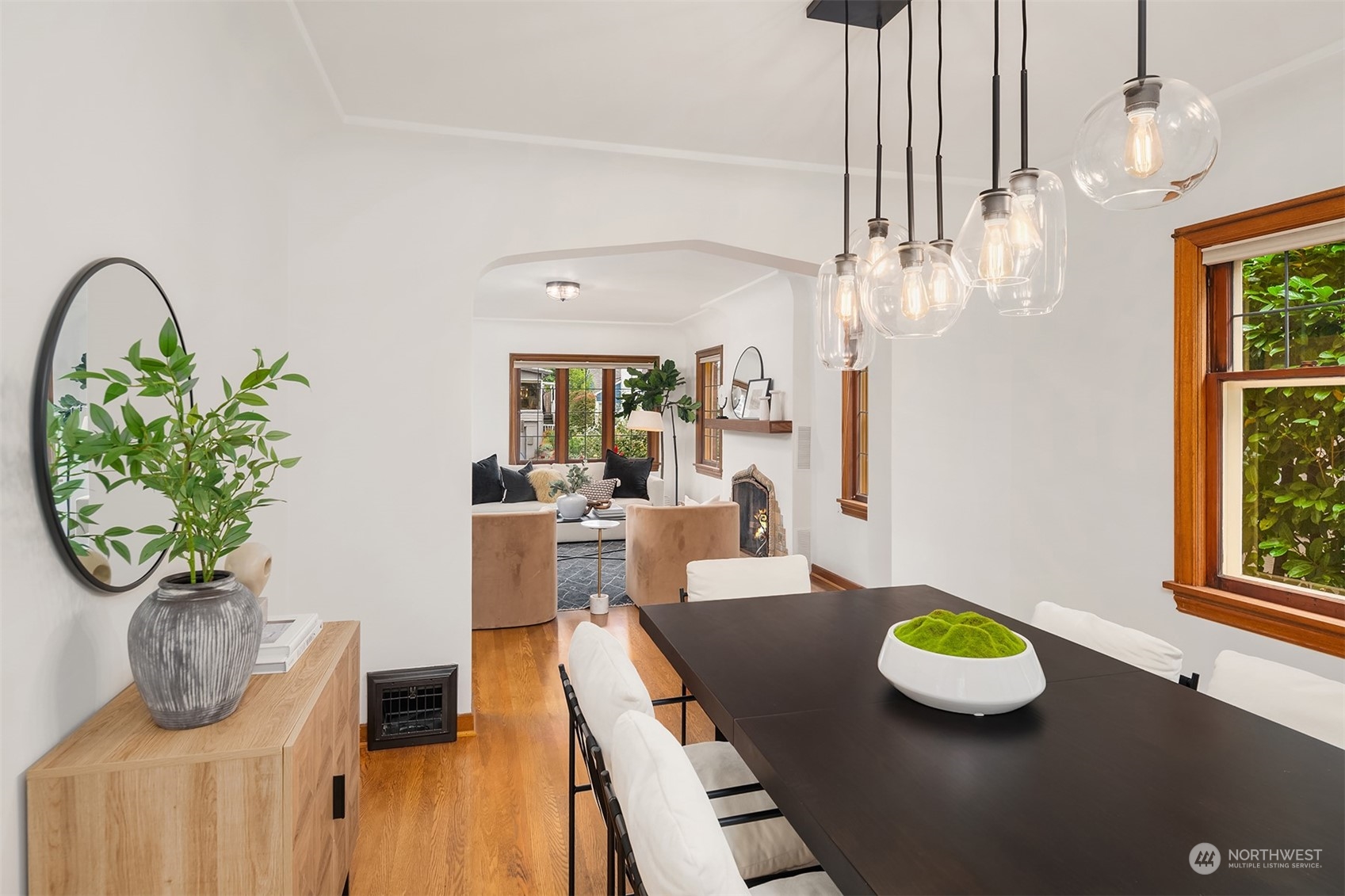 2637 W Newton Street