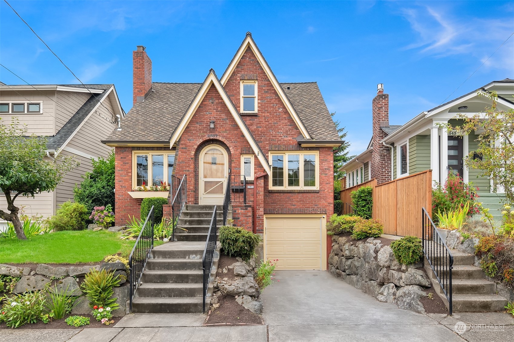 2637 W Newton Street