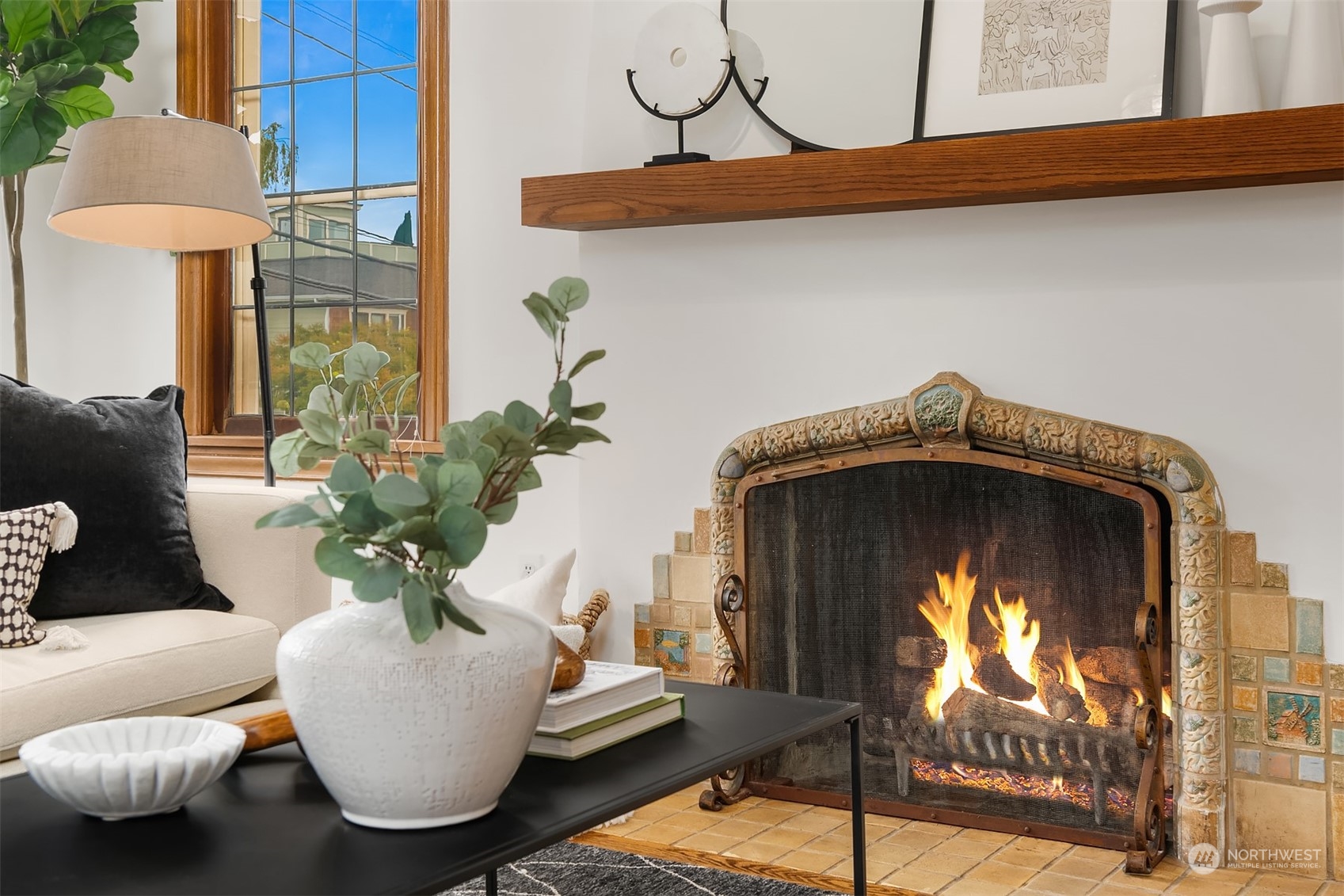 2637 W Newton Street