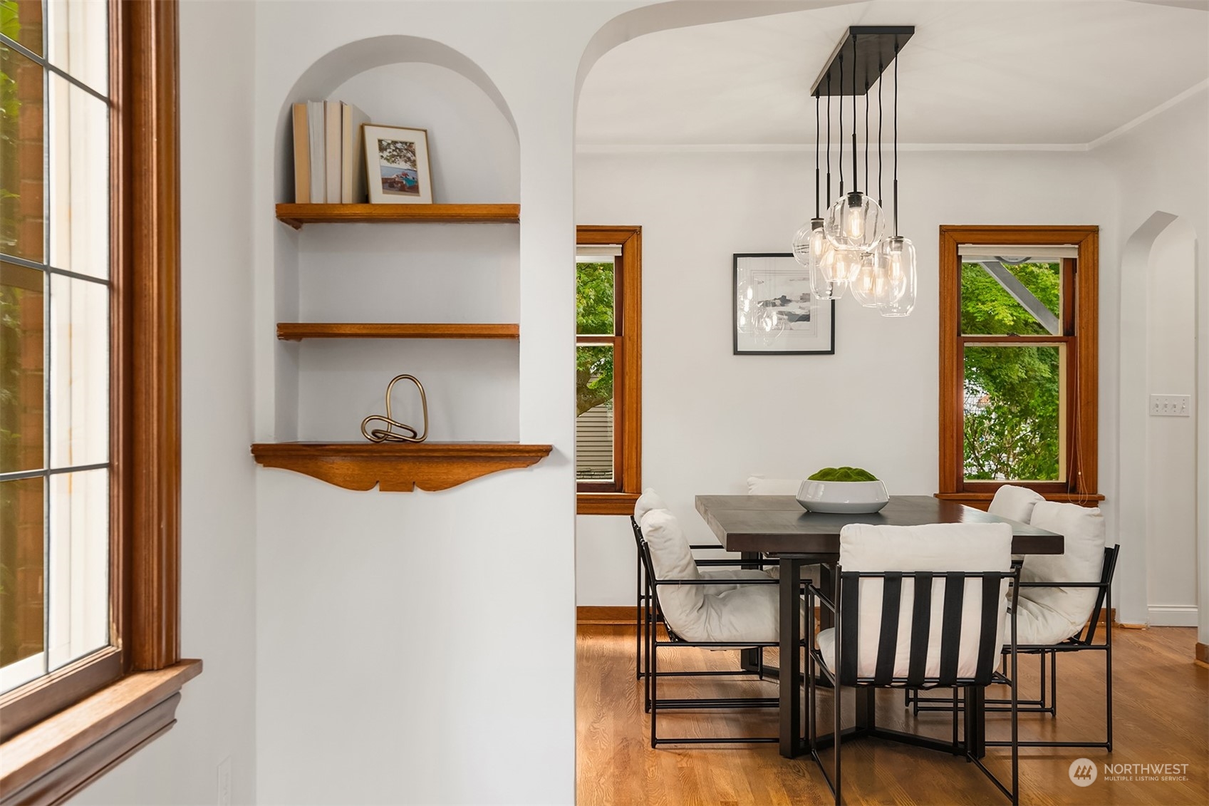 2637 W Newton Street