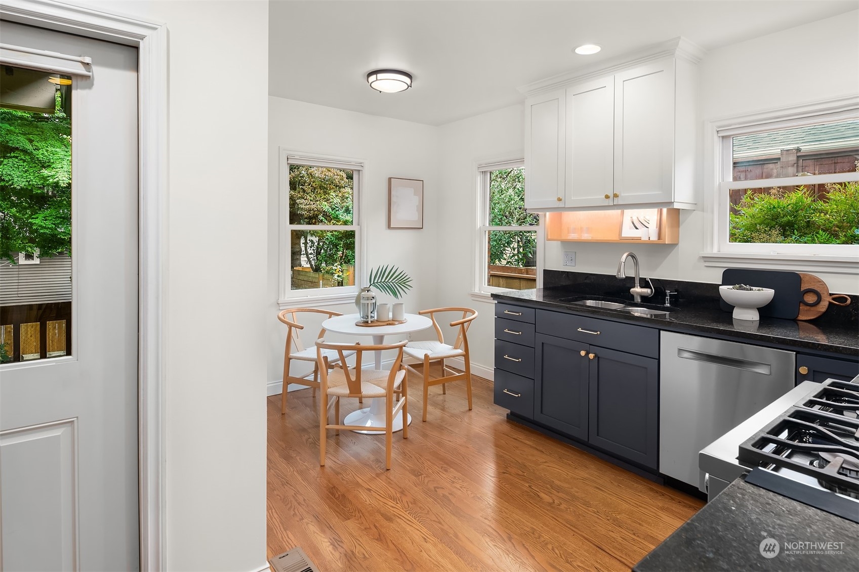 2637 W Newton Street