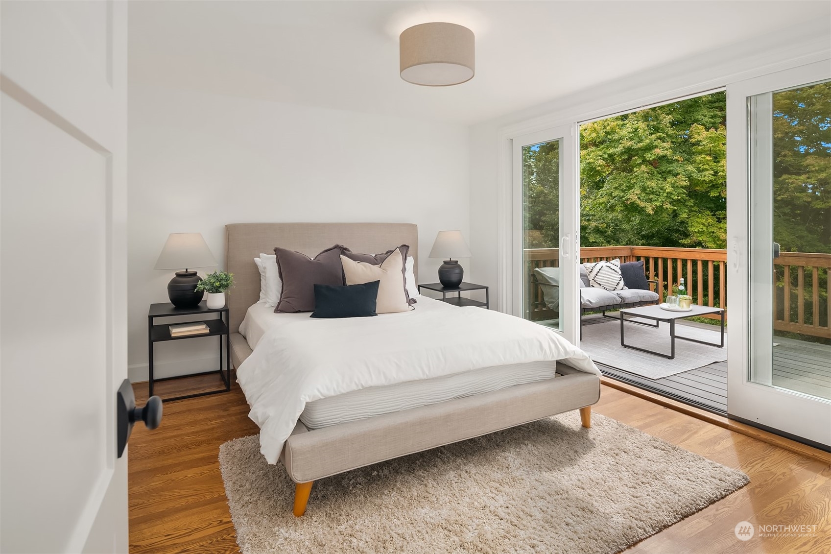 2637 W Newton Street