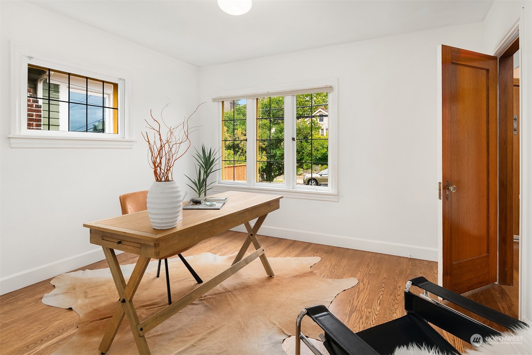 2637 W Newton Street