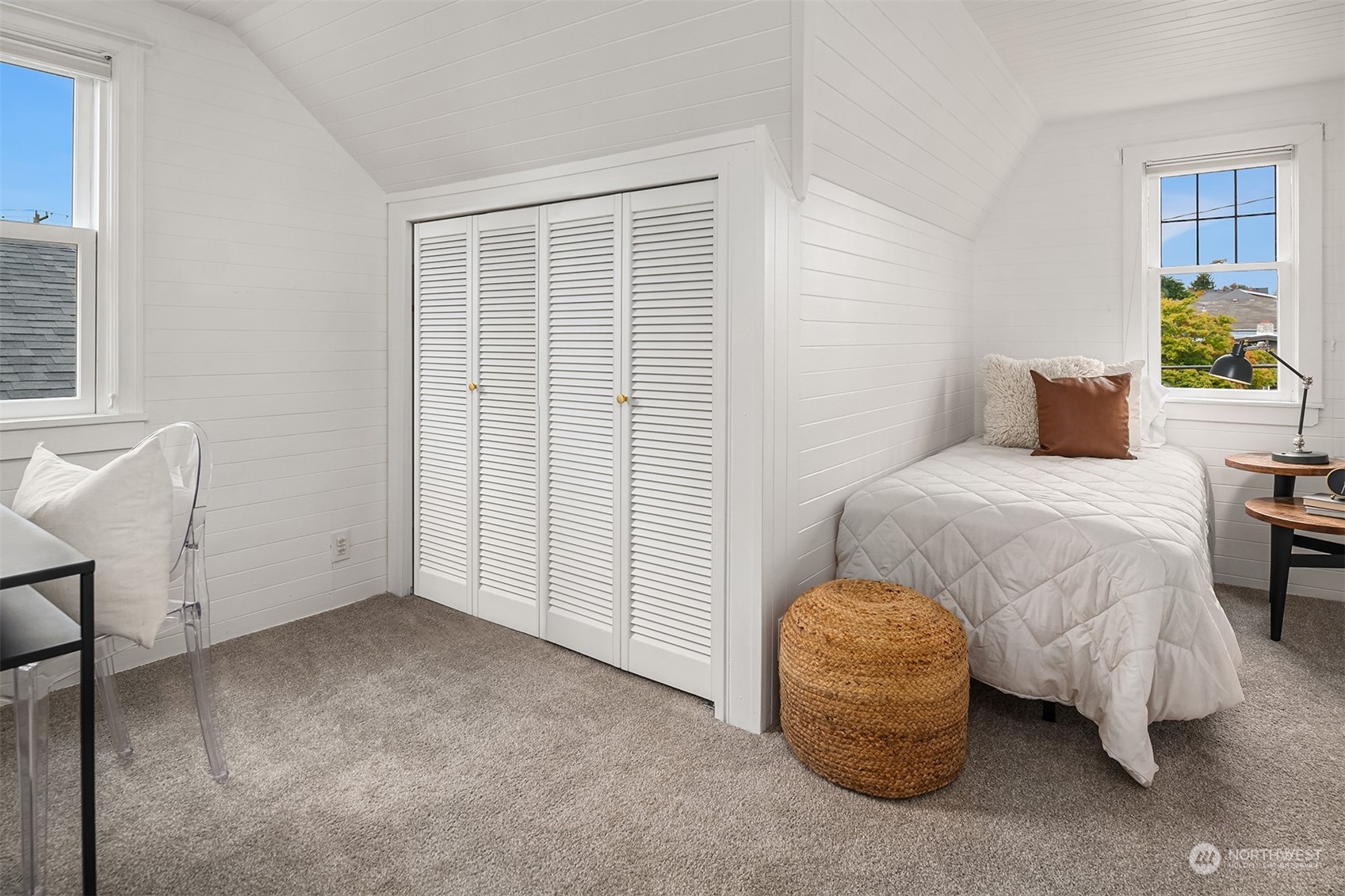 2637 W Newton Street