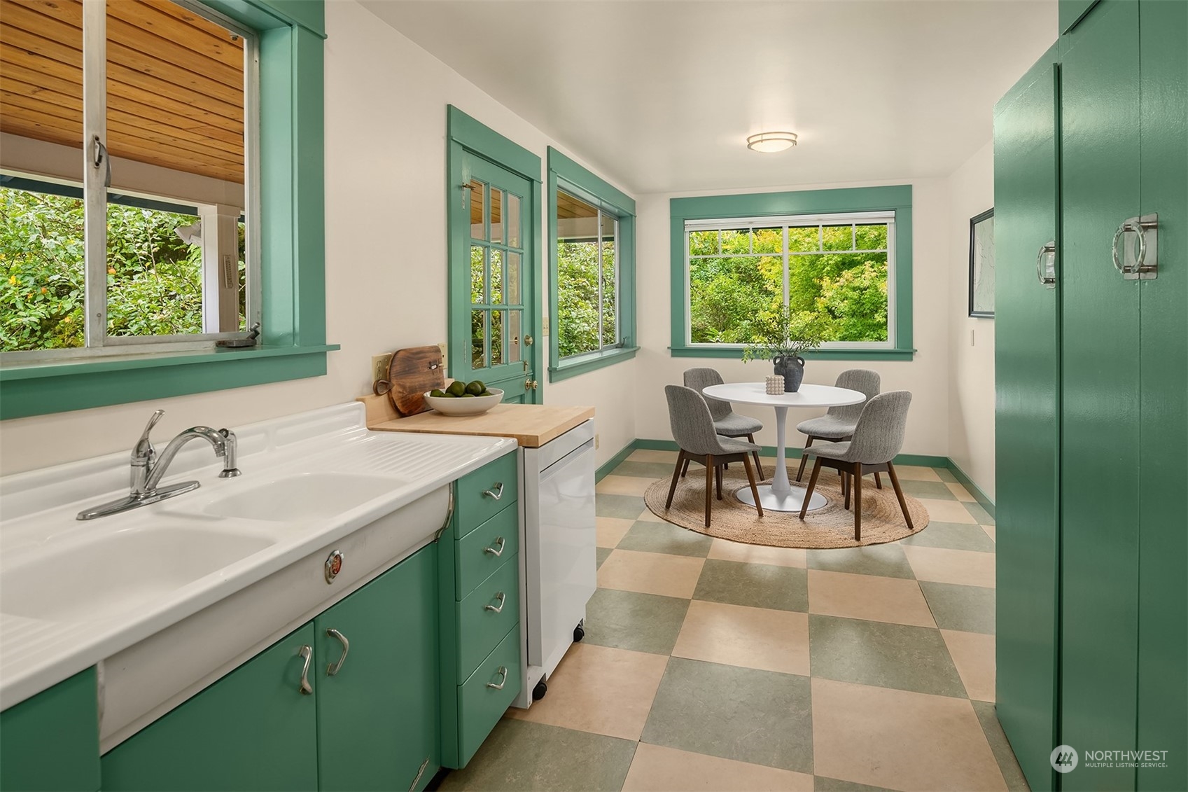 8752 Evanston Avenue N