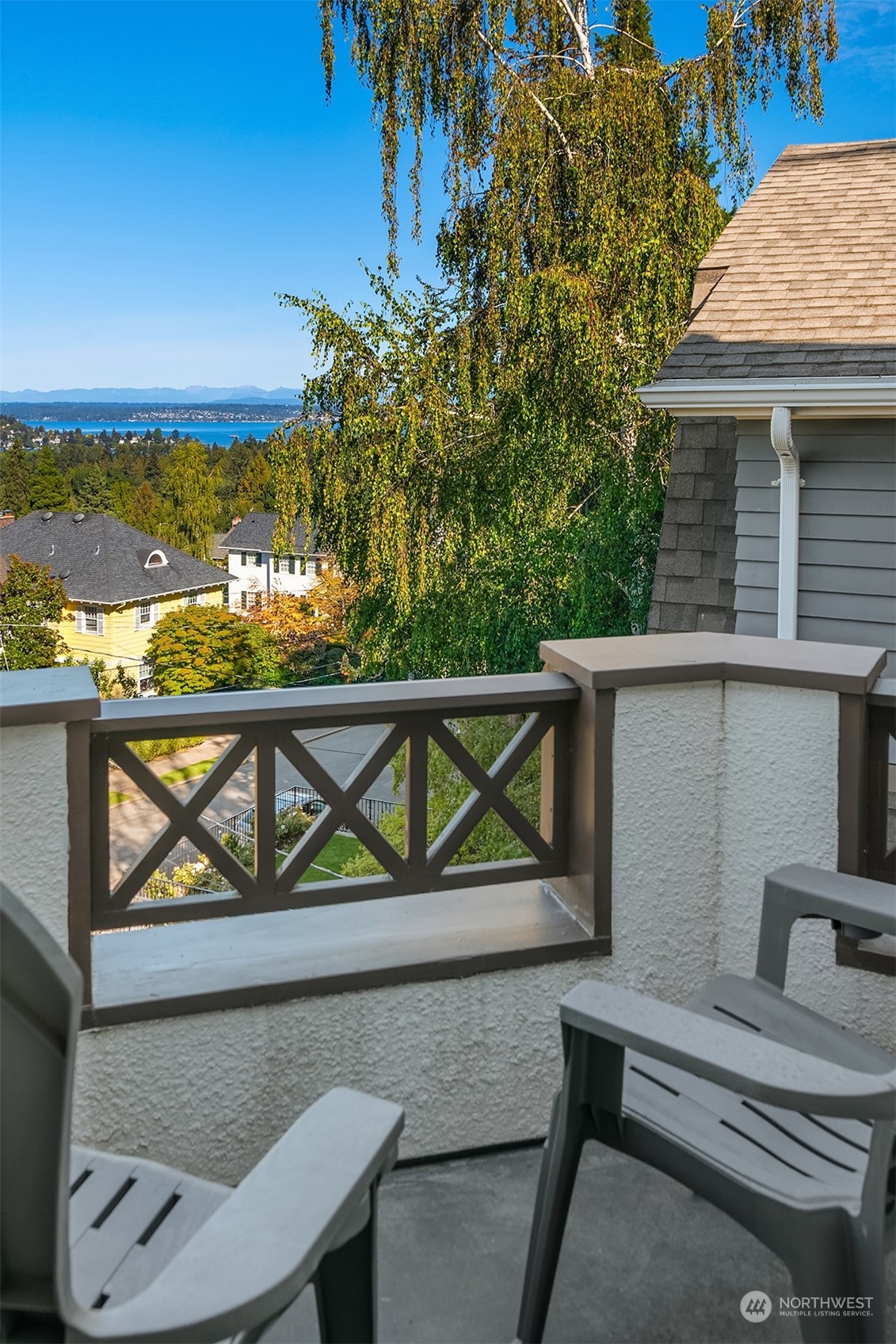 2011 E Crescent Drive