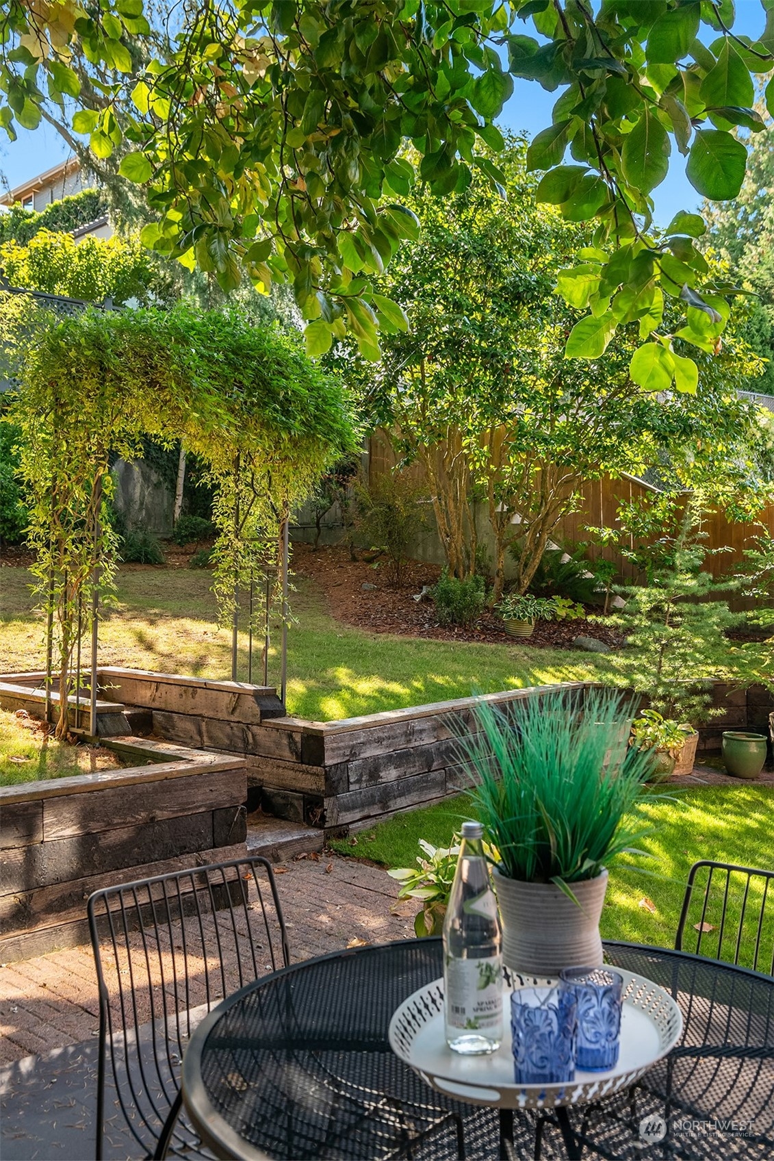 2011 E Crescent Drive