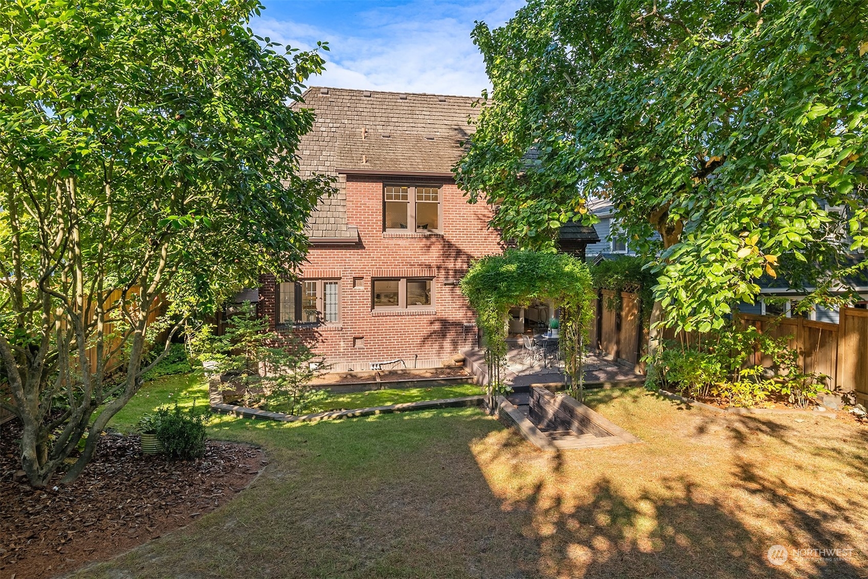 2011 E Crescent Drive