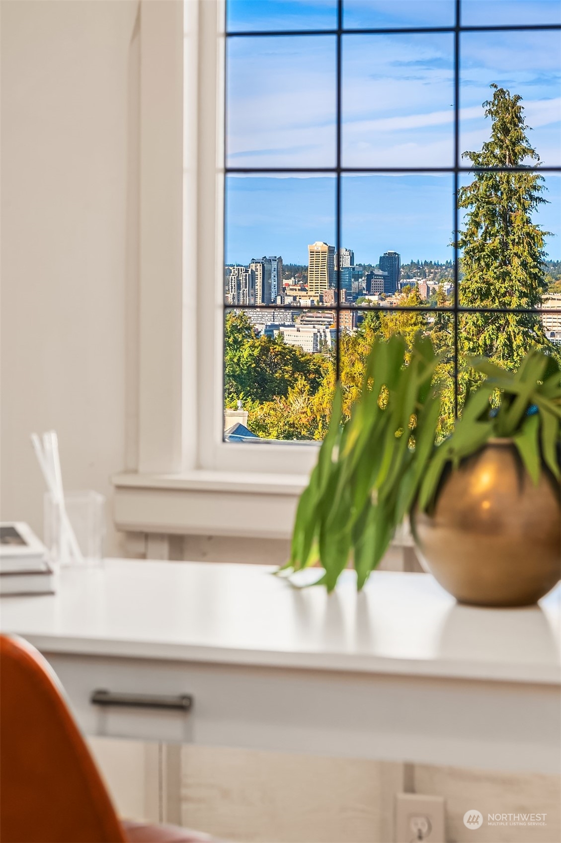 2011 E Crescent Drive