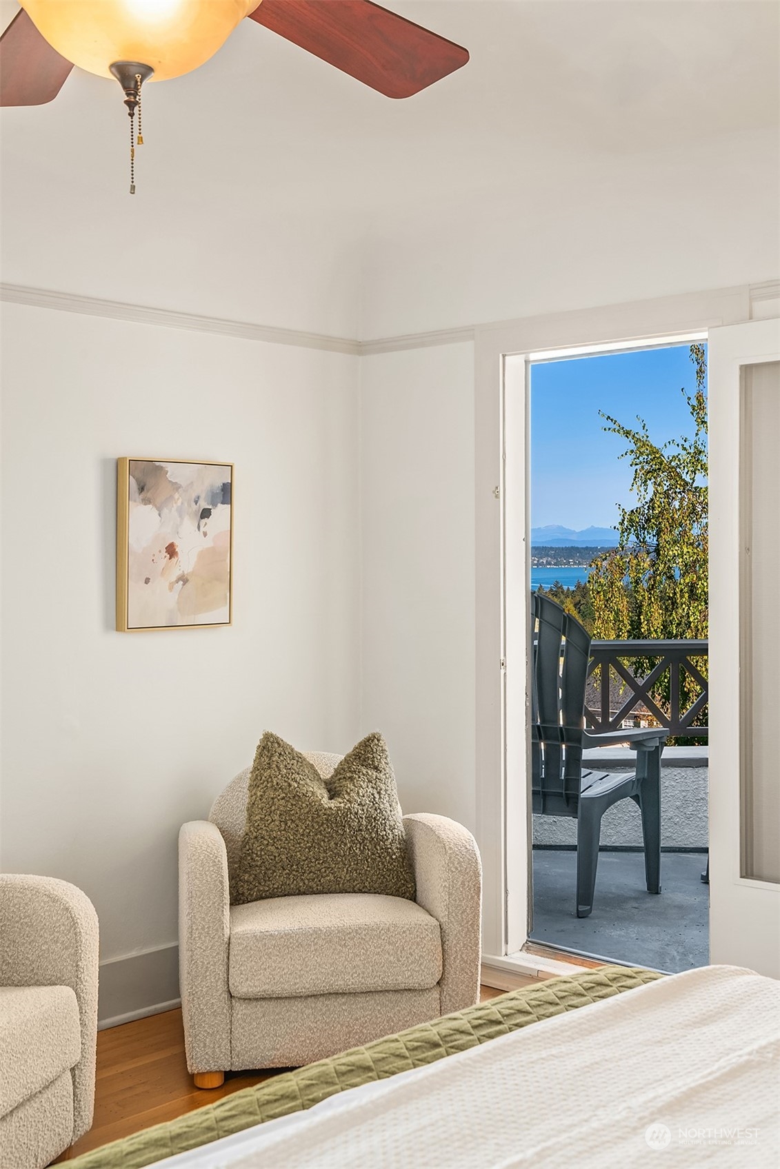 2011 E Crescent Drive