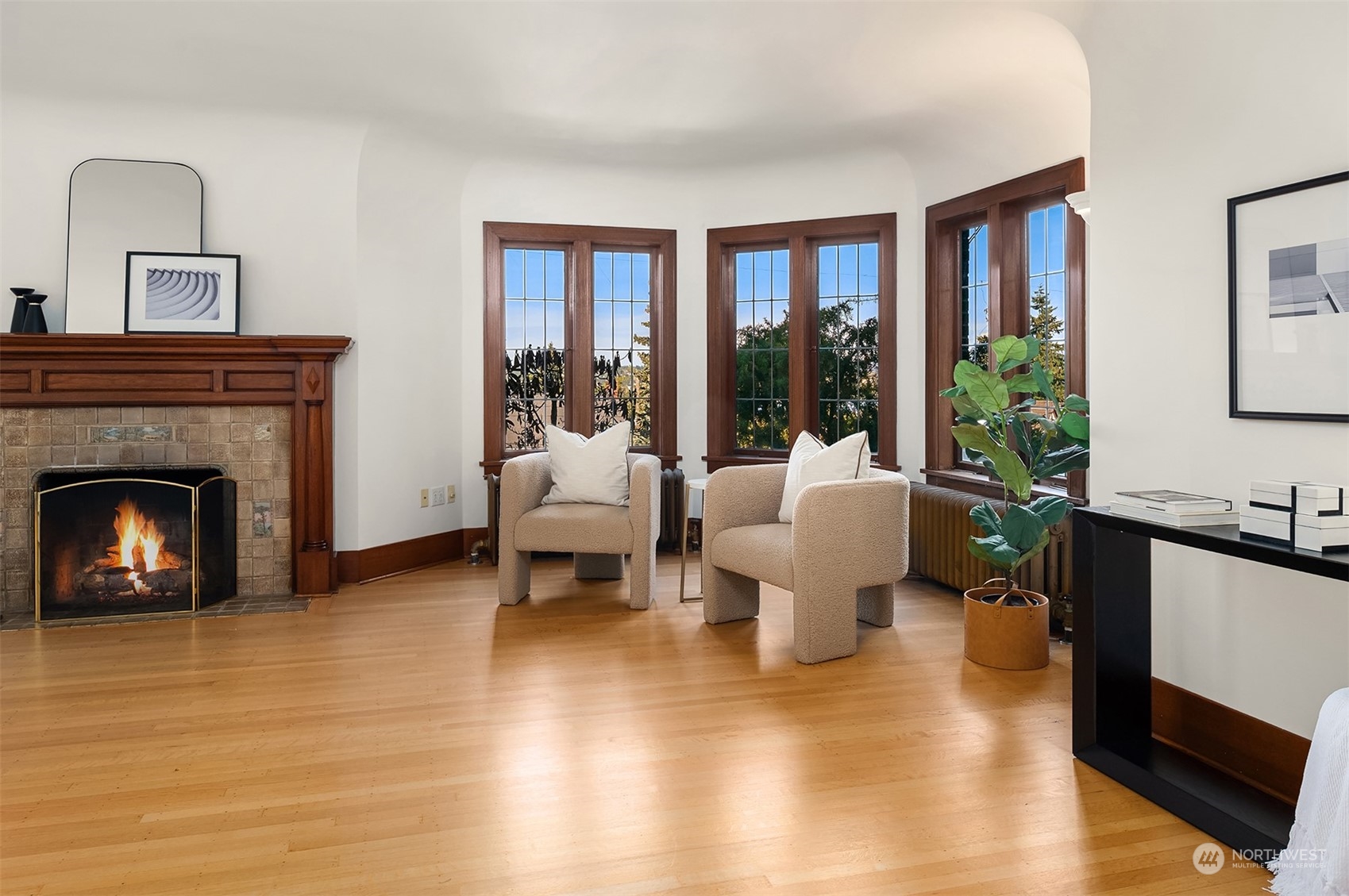 2011 E Crescent Drive