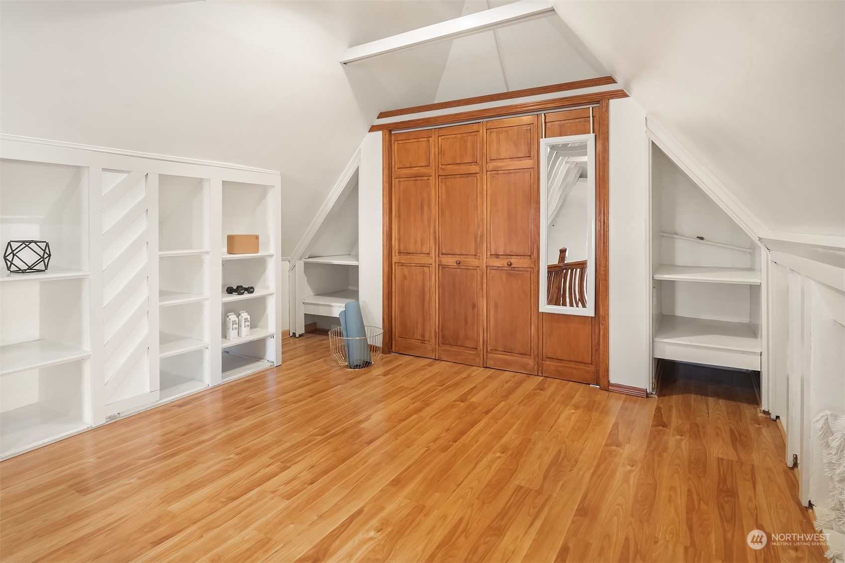 2011 E Crescent Drive