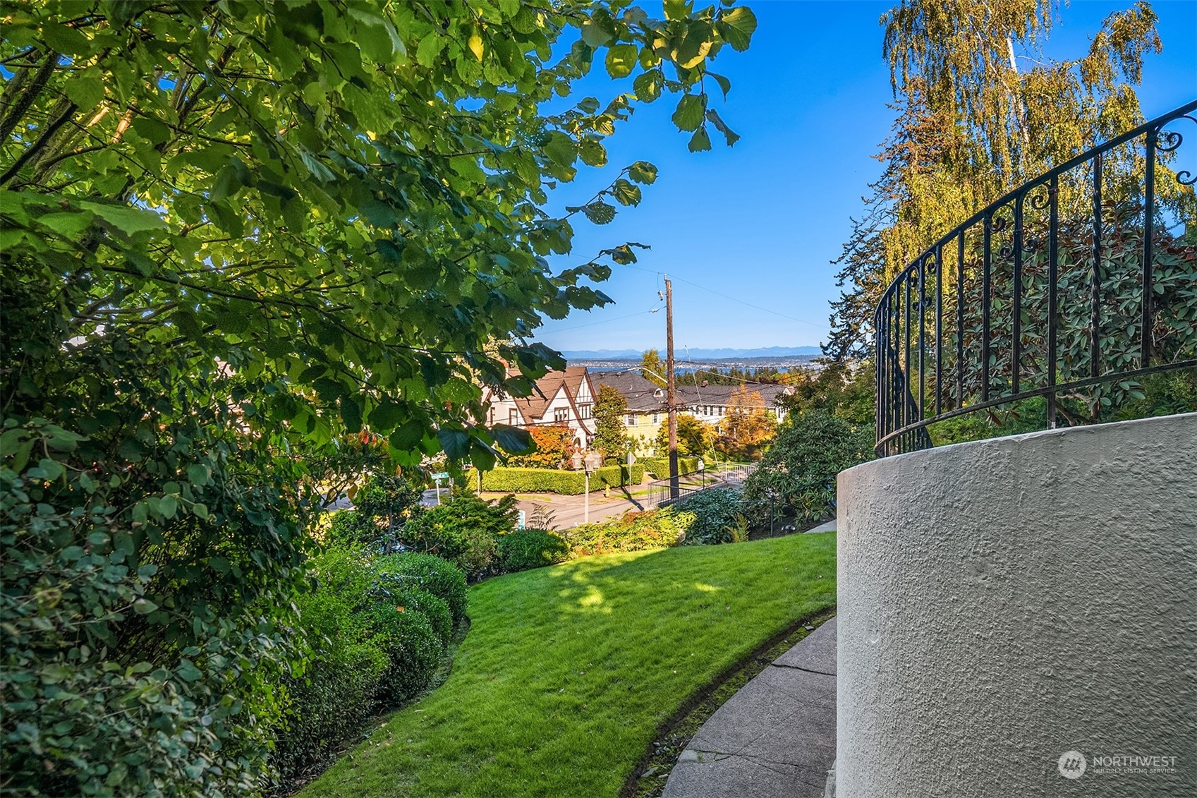 2011 E Crescent Drive