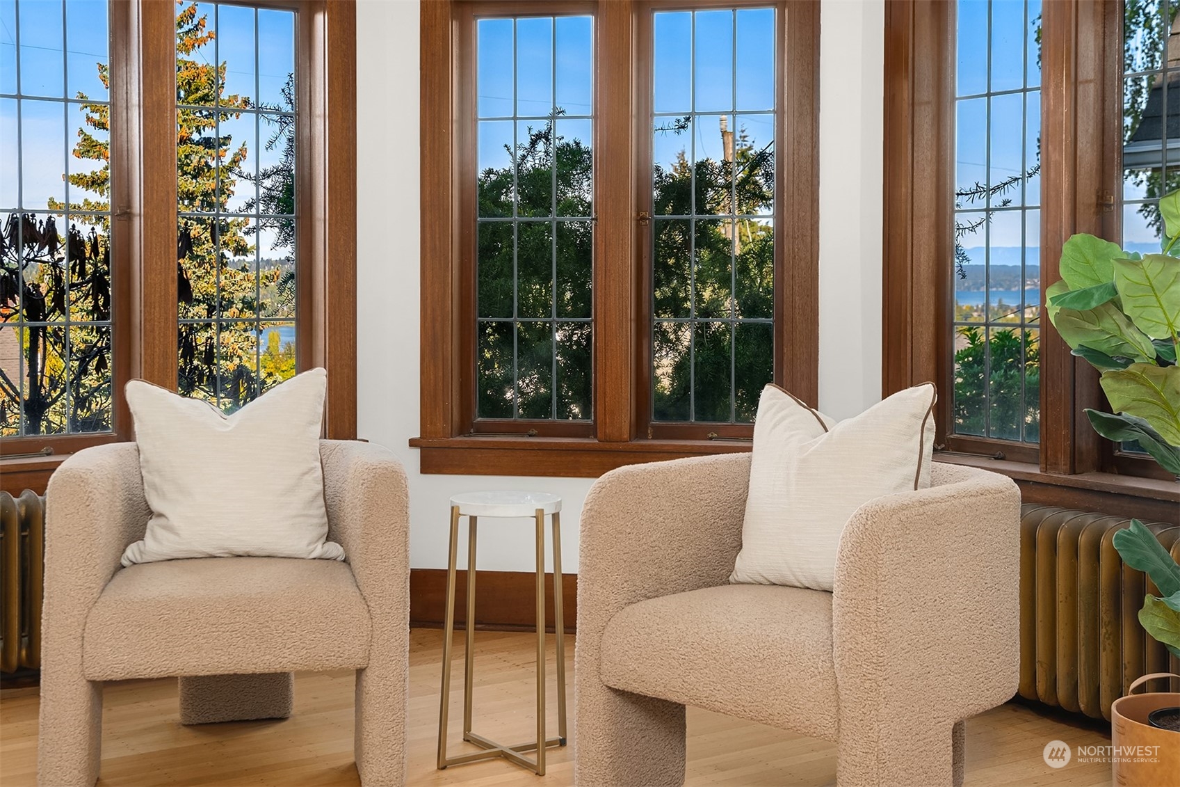 2011 E Crescent Drive