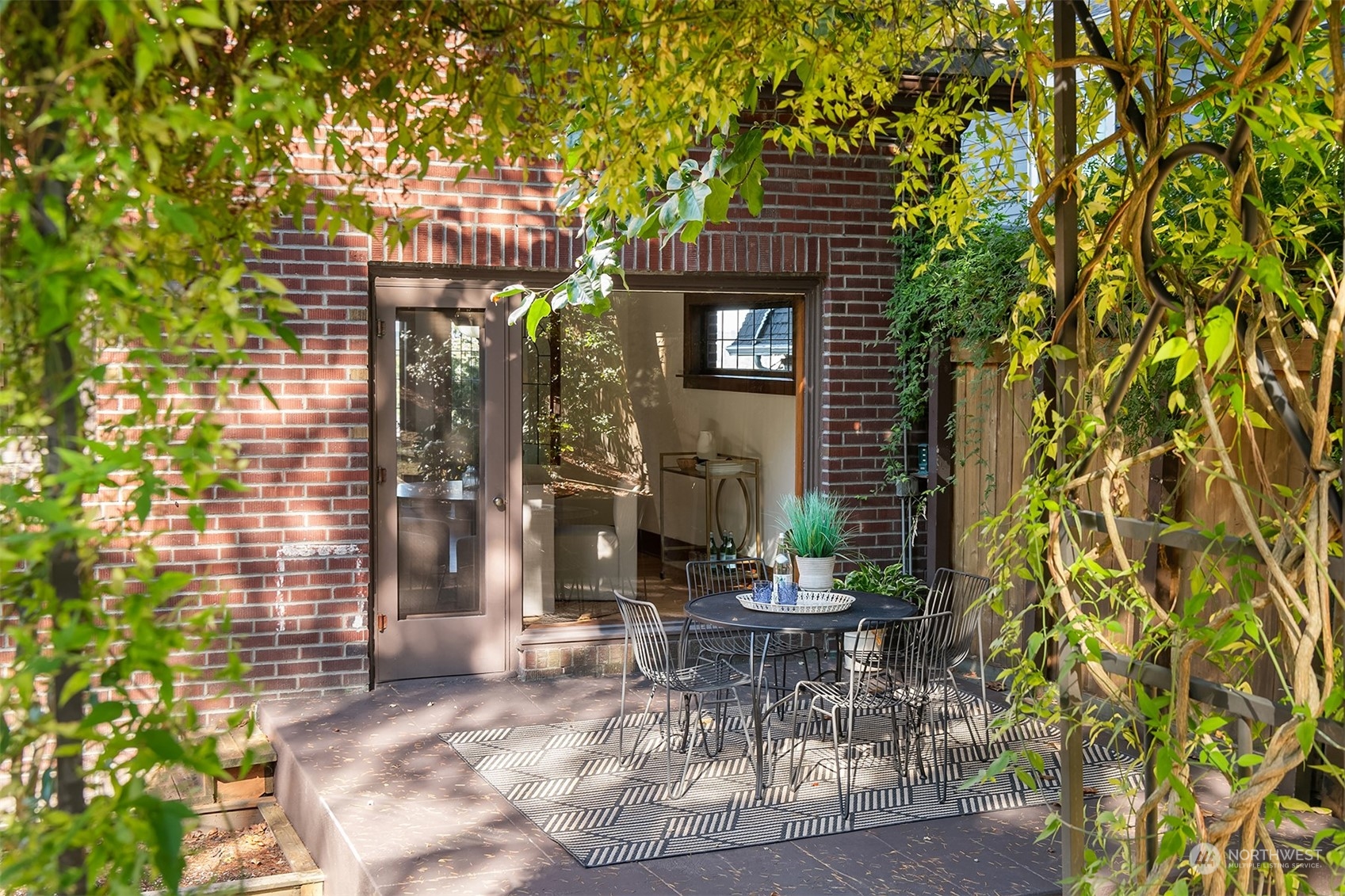 2011 E Crescent Drive