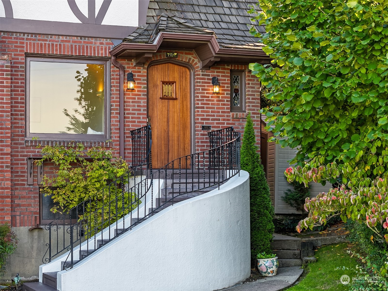 2011 E Crescent Drive