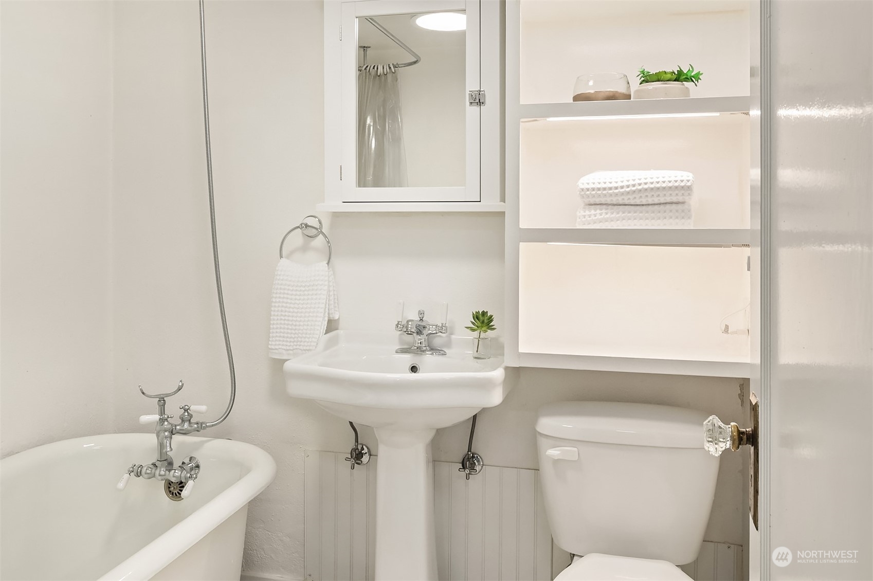 2011 E Crescent Drive