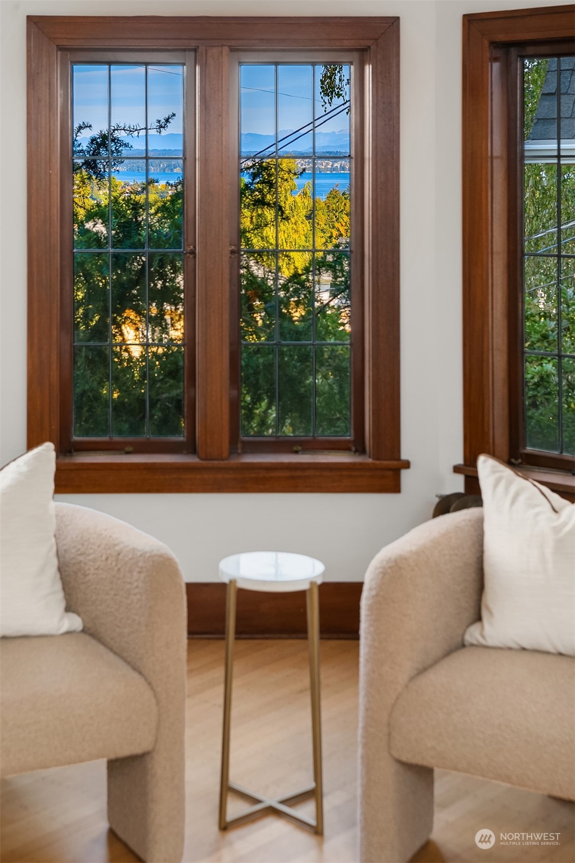 2011 E Crescent Drive