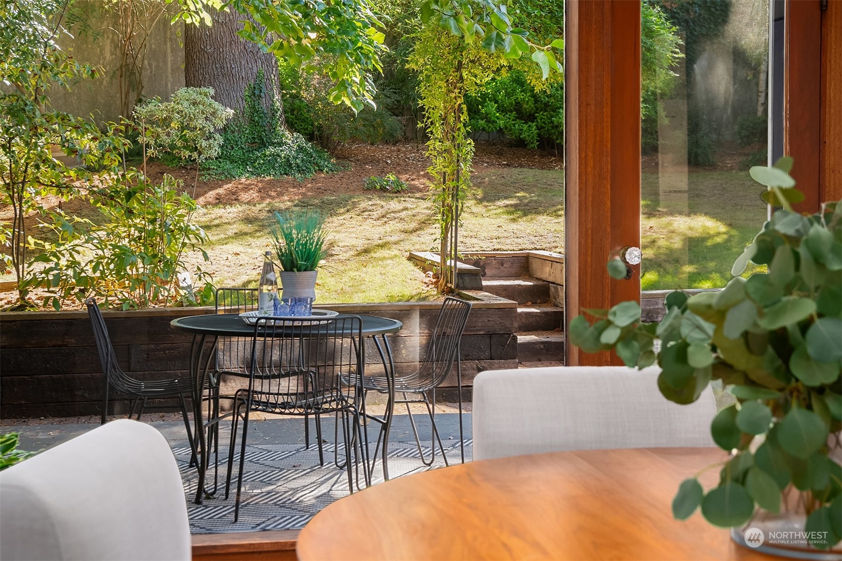 2011 E Crescent Drive