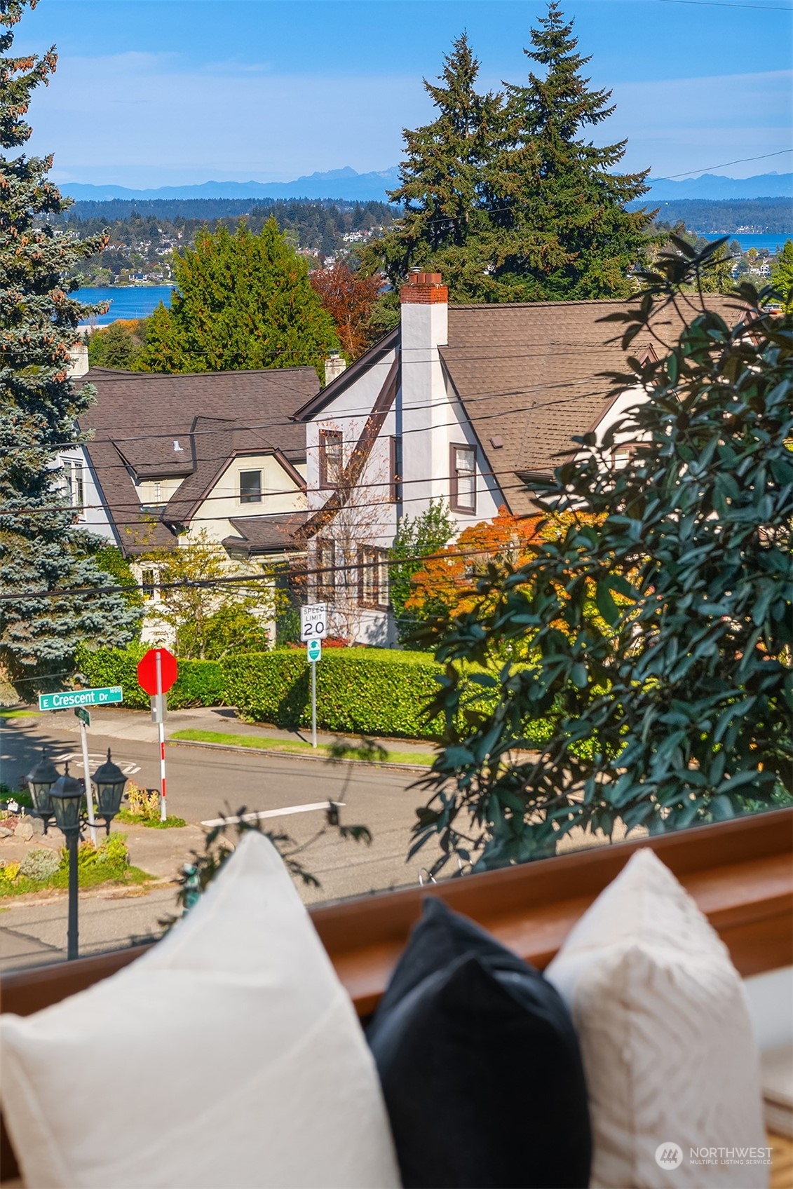 2011 E Crescent Drive