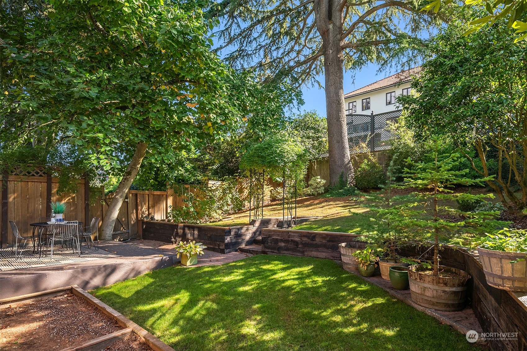 2011 E Crescent Drive