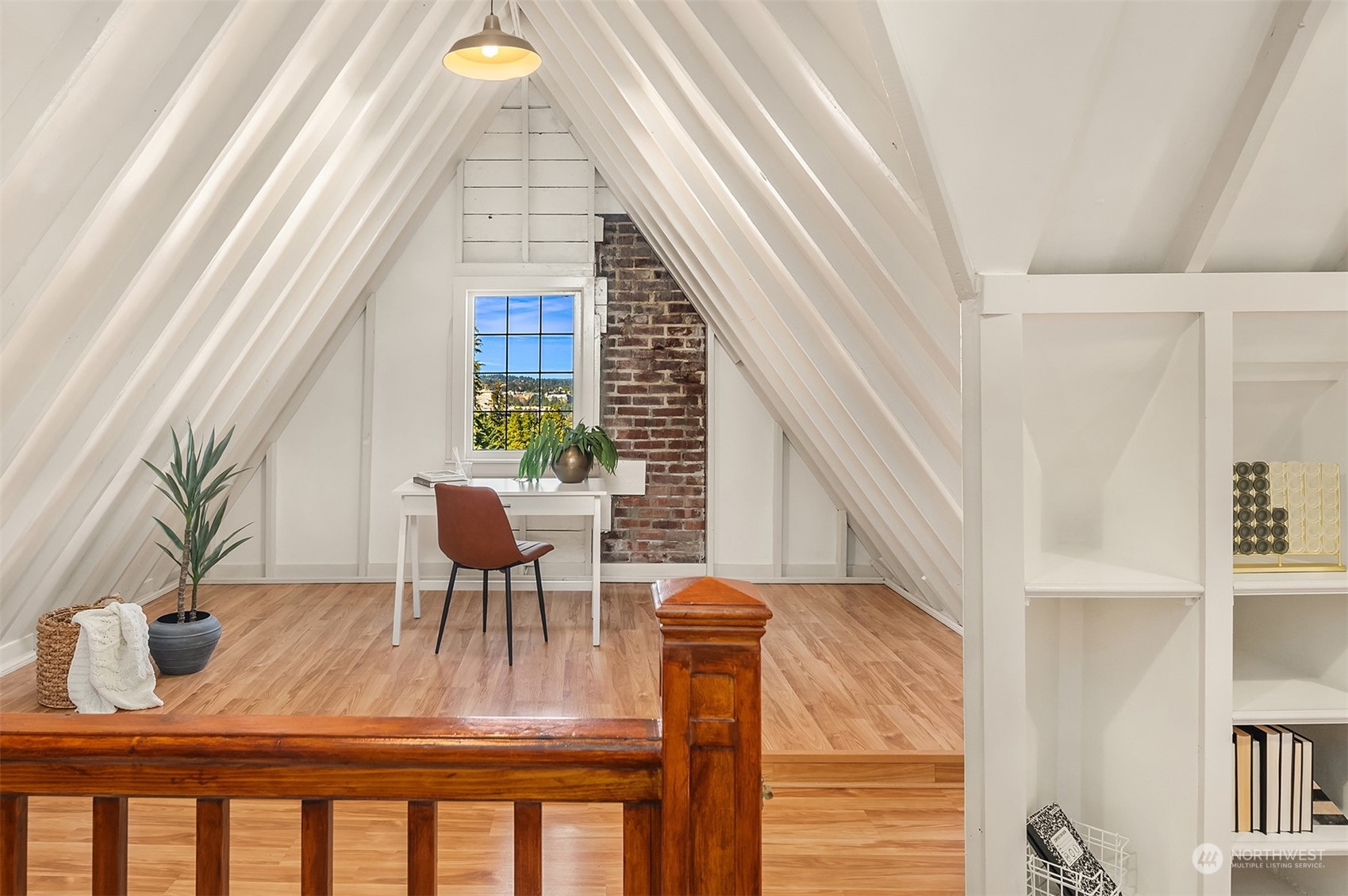 2011 E Crescent Drive