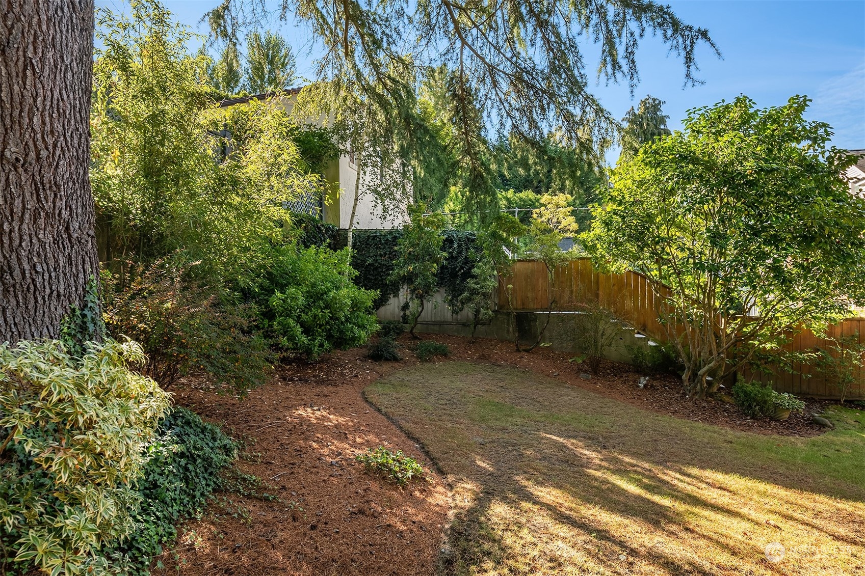 2011 E Crescent Drive