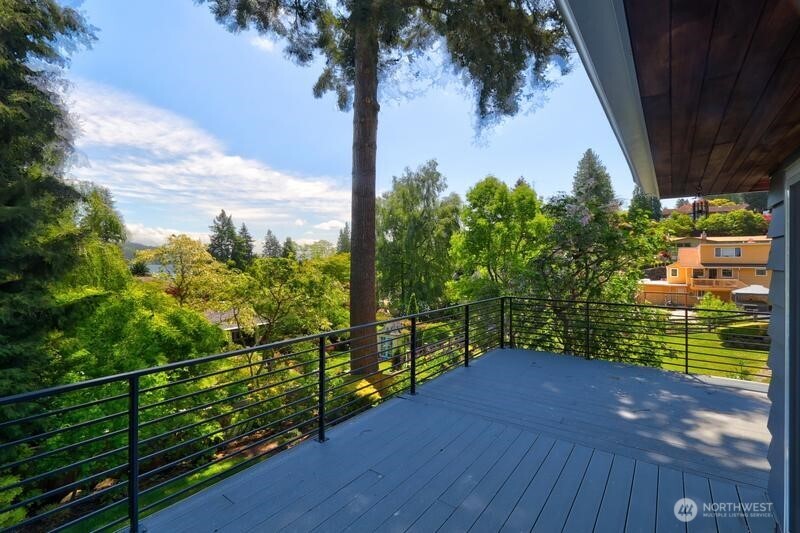 16524 37th Avenue NE