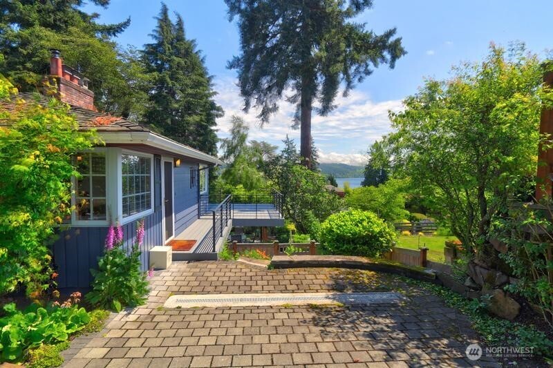 16524 37th Avenue NE