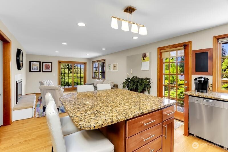 16524 37th Avenue NE