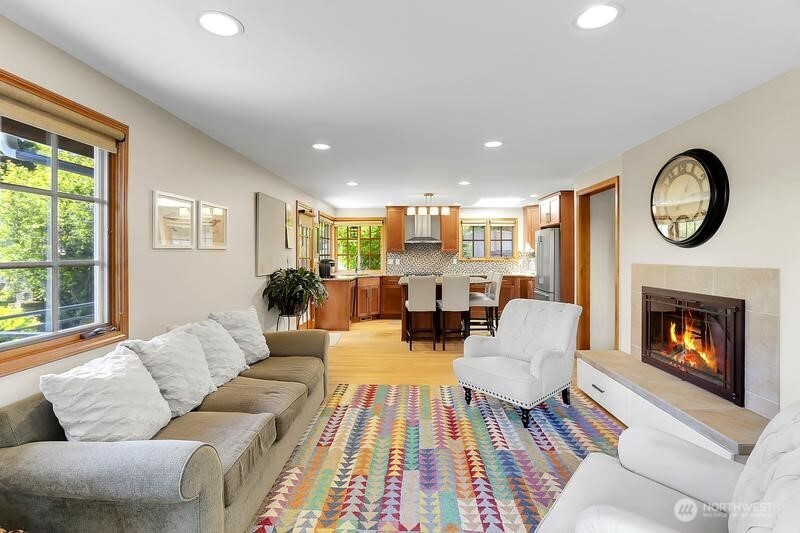 16524 37th Avenue NE